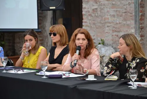 Equipo de trabajo elaborando un protocolo de igualdad
